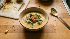 Dal Tadka mit Apfel-Chutney – cremig, würzig und in 30 Minuten auf dem Tisch