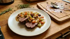 Hasenbraten im Ofen: saftig geschmort in Rotwein mit Gemüse-Sahne-Sauce