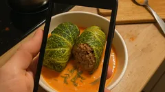 Wirsing-Kohlrouladen mit Reis und Rinderhack – saftig geschmort in cremiger Tomatensauce