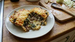 Hackfleisch-Reis-Auflauf mit Mangold – cremig überbacken mit Gruyère