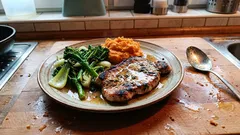 Marinierte Kräuter-Zitronen-Schnitzel – mit cremigem Süßkartoffelmus