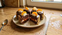 Mini-Schokokuchen mit Aprikosenfüllung und Schokoguss – perfekt zum Vorbereiten