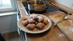 Mutzen wie vom Weihnachtsmarkt: fluffiges Schmalzgebäck aus Dinkelmehl