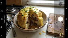 Gefüllter Blumenkohl aus dem Ofen – mit Hackfüllung und Hollandaise